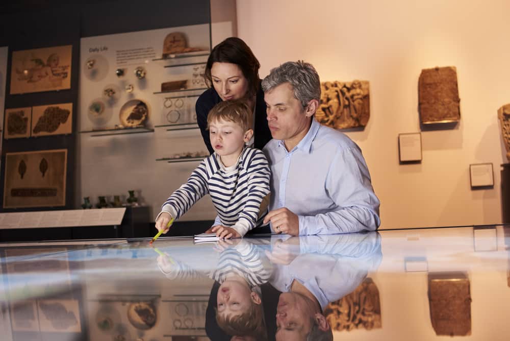 family-in-museum